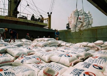 کشتی ۳۳.۵ هزار تنی برنج تایلندی در بندر بوشهر پهلو گرفت