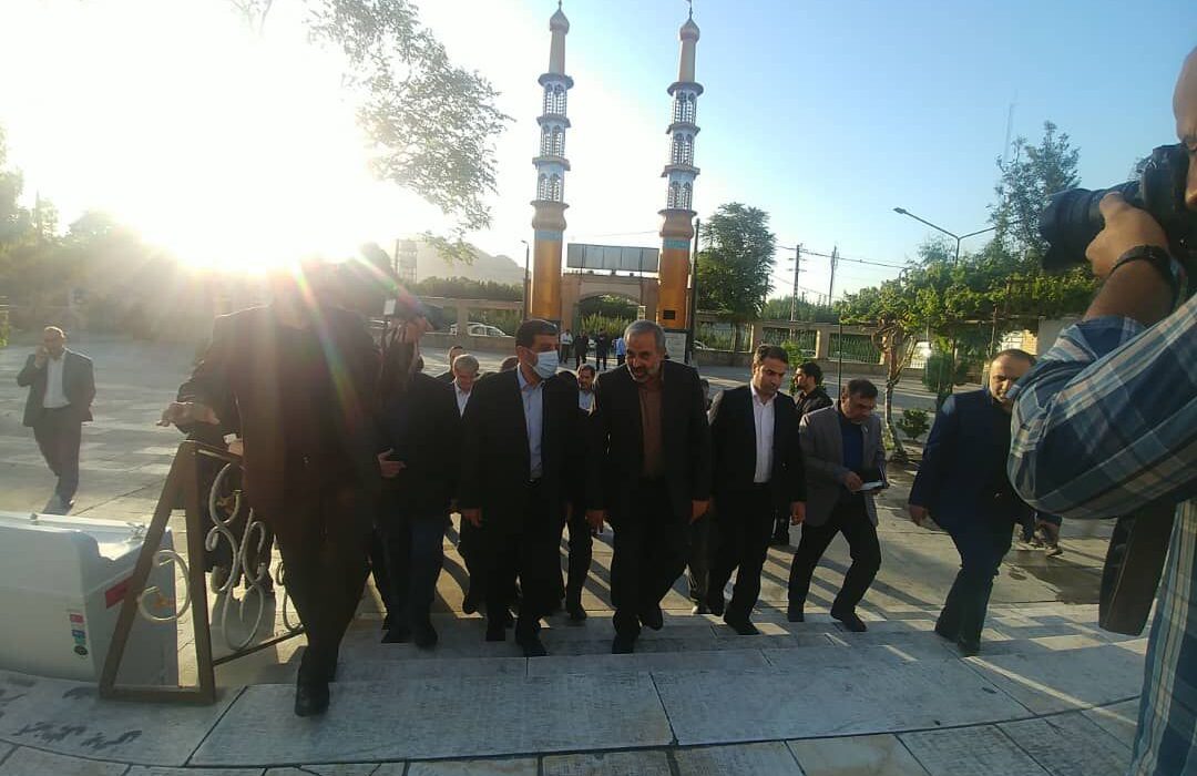 وزیر گردشکری در هفته دولت از آستان شیخ صدوق در شهر ری بازدید کرد